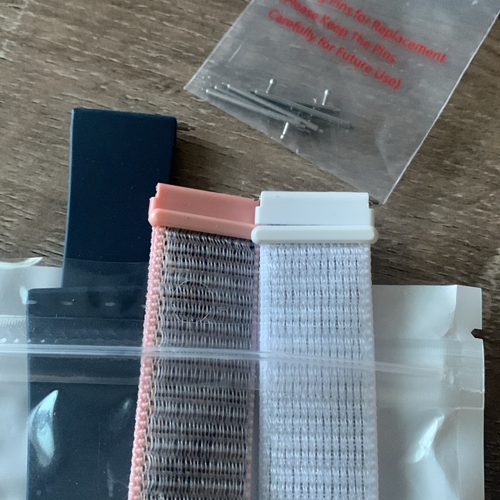 LMT: Fitbit Versa 2 Straps, Bumpers and Chargers (watch is not included). - Picture 15 of 16